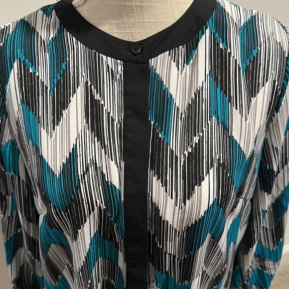 Woman’s Versona dress top - Picture 2 of 8